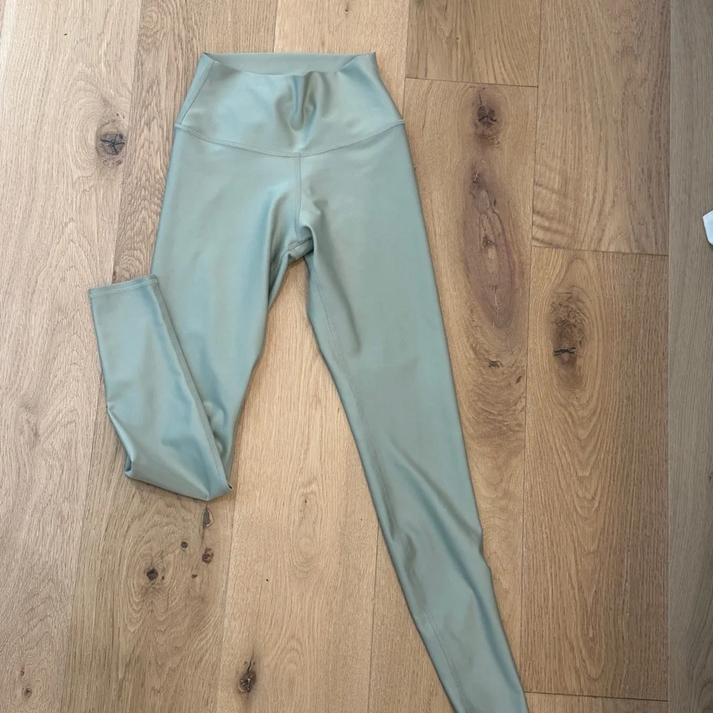 Alo Yoga Airlift High-Waist 7/8 Legging - Cosmic Light Green size small - Picture 7 of 9